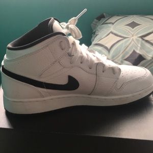Air Jordan 1 Retro High BG Size 5 in kids